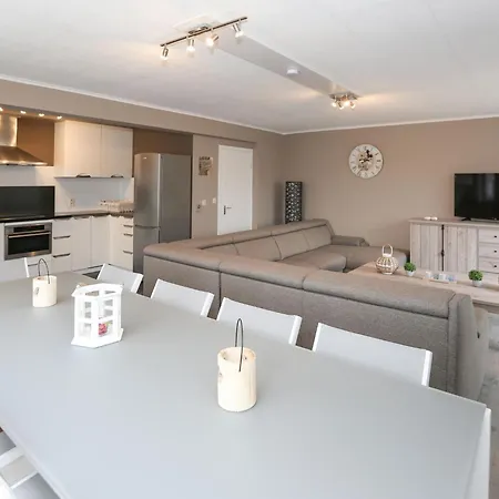 Decuman Spacious Family In Lägenhet